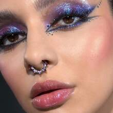 ADYJELY 1 pezzo Elegante anello al setto nasale in acciaio inossidabile ipoallergenico con gemma CZ viola da 16G, design lucido e unico, placcato in oro 18K, anello a segmento unico, anello al setto nasale durevole, adatto per piercing al cartilagine, daith, conca, elice, tragus, rook, lobo, decorazione per piercing al corpo, orecchino per lobo, da 8mm e 10mm, per donne e uomini