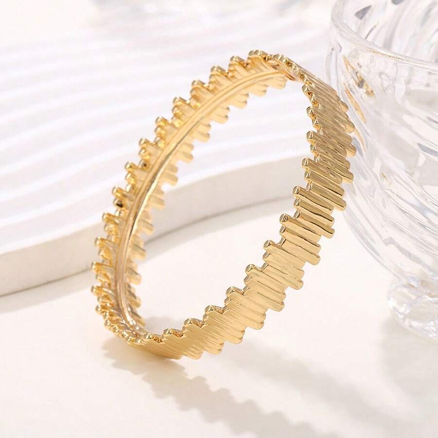 1pc Fashionable Exaggerated Asymmetrical Bracelet, Luxury Bangle, Jewelry For Women, Suitable For Parties, Weddings And Holidays