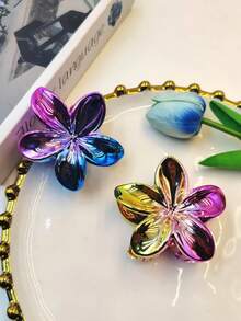 2025 New Arrival Faux Metal Electroplated Dual-Tone Plumeria Hair Claw Clips, Shark Shaped Floral Hair Clips, Suitable For Vacation, Travel, Party, Birthday, Office, Beach, Bun Updo Winter Hair Accessories Flower Hair Clutch