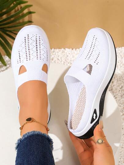 2025 Spring/Autumn New Beijing Cloth Shoes, Thick Sole Hollow Sandals, Soft Bottom Comfortable Walking Shoes, Versatile & Fashionable, Comfortable Without Foot Fatigue