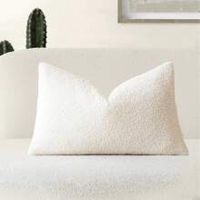 Ein Cremefarbener (ohne Kissenkern) Kissenbezug Aus Gewelltem Kunstfell, Weicher, Neutraler Plüschkissenbezug, Bequemer Und Flauschiger Kissenbezug Aus Haar. Geeignet Als Sofa-, Schlafzimmer- Und Bettdekoration. Universell Für Alle Jahreszeiten.