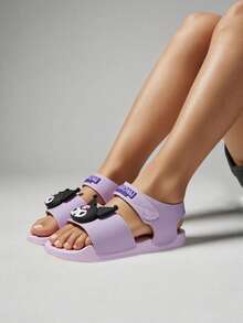 Sanrio نعال منزلية مفتوحة القدم من إيفا بتصميم كارتوني لا تنزلق للأطفال من كورومي الوردي من سانريو