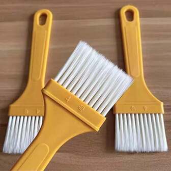 多用途刷，这款塑料涂抹刷非常适合在烤架、烘焙食品、肉类、香肠和甜点上涂抹油、黄油、酱汁和腌料。构造：这款刷子由优质塑料制成，适合在厨房或户外烹饪中长期使用。清洁：使用后可将刷子放入洗碗机中，轻松清洁。