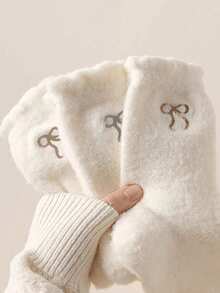 2/3 paires de chaussettes mi-mollet en peluche pour femmes avec motif mignon de nœud et de cœur. Épaisses, douces, moelleuses, chaudes et confortables. Couleurs aléatoires - Multicolore - Voir 7