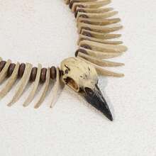 1pc Vintage Viking Raven Skull Coconut Shell Necklace - Resin Animal Asymmetrical Fang, Gothic Style Accessory, Retro Beaded Fang Pendant Necklace, Unisex Fashion Necklace