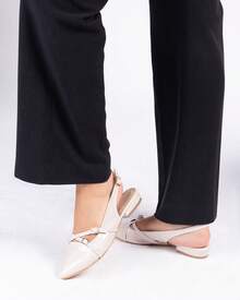 Fratello Shoe Store Fratello flats color late para mujer 1315, diseño slingback, perfectas para looks casuales chic, citas, oficina, sandalias blancas mujer, flats elegantes dama, zapatos slingback, calzado charol, estilo minimal chic - Late - Ver 12