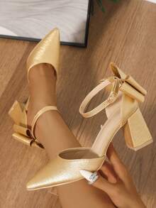 Scarpe da donna con tacco alto chunky, punta affusolata, con fiocco dorato e design traforato