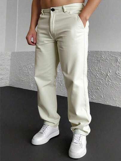 Pantalón gabardina hombre  Este pantalón de gabardina gruesa está diseñado para quienes buscan durabilidad y elegancia en una sola prenda. Con detalles únicos como la pretina forrada y vivos traseros funcionales, ofrece un estilo sofisticado que resalta en cualquier ocasión.  Confección Premium  La gabardina gruesa garantiza resistencia y comodidad, convirtiéndolo en una prenda de larga duración. Su diseño con pretina forrada aporta un acabado más refinado y elegante.  Estilo Moderno y Versátil  Disponible en tres colores clásicos: Kaki, Gris Oxford y Negro, lo que lo convierte en una opción adaptable a cualquier estilo, ya sea para el día a día, el trabajo o un evento semiformal.  Detalles Clave  Tela: gabardina gruesa de alta calidad.  Colores: Kaki, Gris Oxford y Negro.  Vivos traseros funcionales: detalle práctico y elegante.  Pretina forrada: acabado de confección premium.  Corte elegante y versátil.  Modelo 334: referencia única de catálogo.