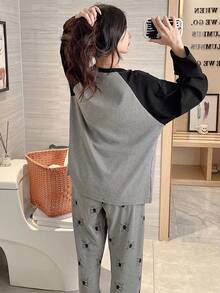 女士睡衣两件套，长袖上衣和长裤，吸湿透气，适合春秋季和冬季穿着。