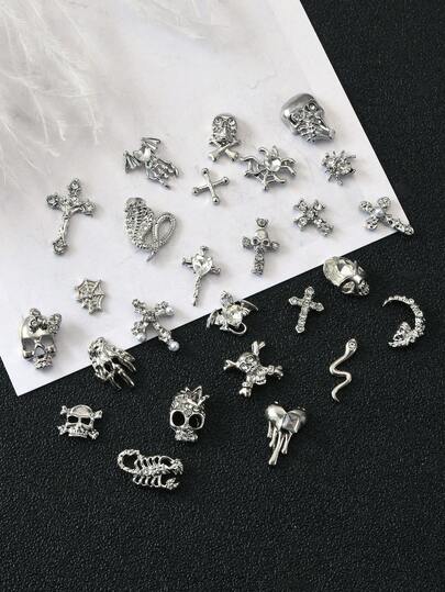 Decorazioni per unghie di Ognissanti 3D in argento, gemme e charms in diverse forme come ragno, serpente, teschio, mano di teschio, croce in strass bianchi, design gotico vintage per arte di unghie di Ognissanti fai-da-te