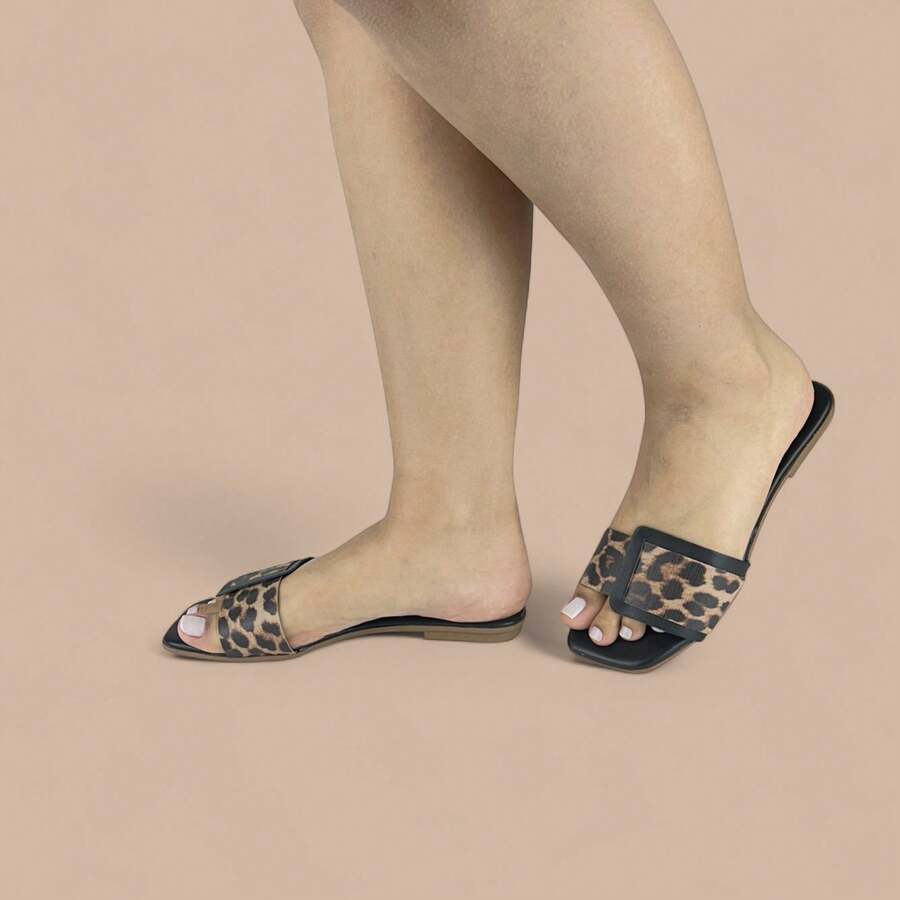 Women's Flat Sandals Comfortable Flip Flops With Luxury Strap Elegant Buckle