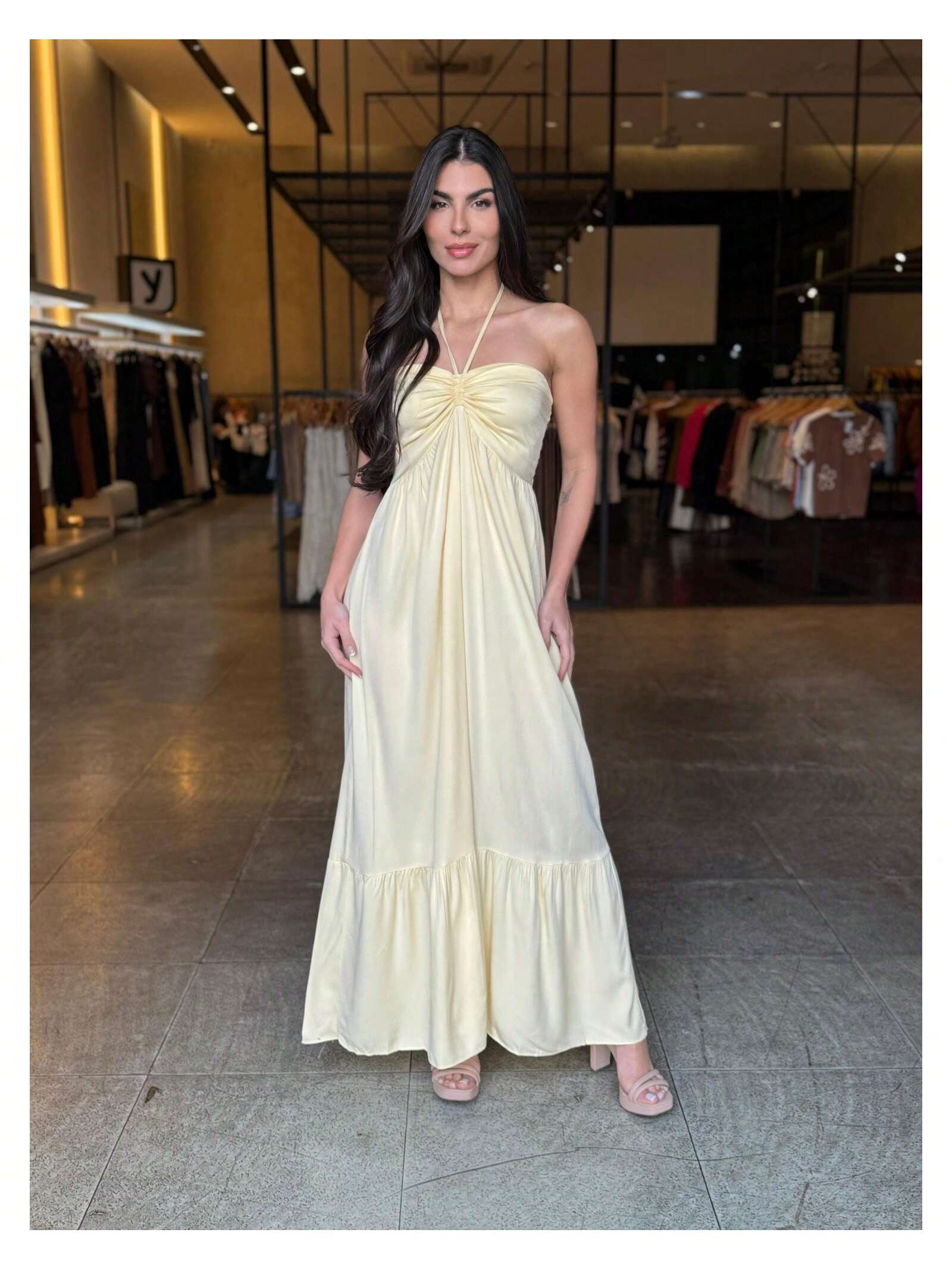 Vestido Longo Feminino Tomara Que Caia Verão Soltinho Versátil Com Opção Amarração no Pesc... Vestido Longo Feminino Tomara Que Caia Verão Soltinho Versátil Com Opção Amarração no Pesc...