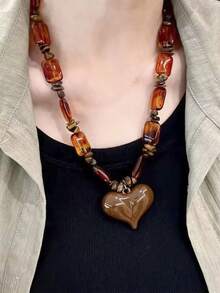 Collar con colgante de corazón de piedra de ojo de tigre de resina, estilo europeo y americano, collar gargantilla versátil y vintage, accesorio de collar único y de alta gama