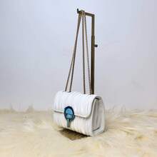 Bolso bandolera mini blanco para mujer, nuevo bolso de hombro versátil con cadena, estuche para lápiz labial