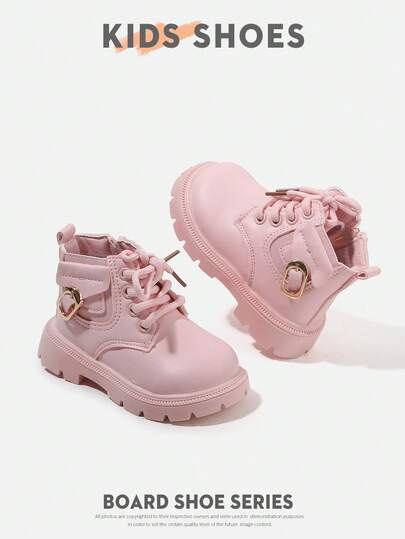 1 双儿童皮革圆头中帮靴，带金属扣装饰，侧拉链，厚底，时尚酷炫的儿童靴子，适合秋冬季日常穿着