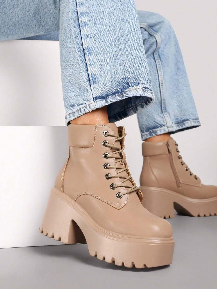 Botas de cano curto com cadarço, salto bloco e plataforma. - Caqui - Ver 1
