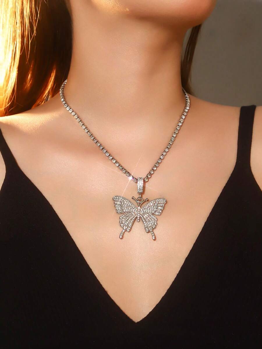 Sparkling Zinc Alloy Rhinestone Butterfly Pendant Necklace, Gorgeous Claw Chain Series Necklace, Women's Party Dinner Themed Necklace