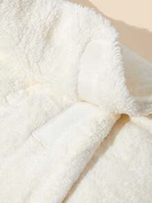 1件新生儿卡通图案双层毛绒婴儿襁褓毯