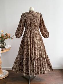 Rusttydustty Đầm maxi dài màu nâu in họa tiết retro kiểu Bohemian dành cho nữ cỡ lớn, thích hợp cho tiệc trà, du lịch hàng ngày, đi nghỉ mát, cổ chữ V, viền bèo nhún, eo cao, phù hợp cho tiệc năm mới và những dịp trang trọng. - màu nâu - Xem 3