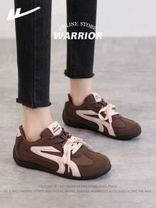 Nuevos zapatos deportivos casuales para mujer de la serie Warrior 2025 Otoño, color rosa, de corte bajo con cordones, parte superior transpirable, suela blanda, estilo de zapatillas de carreras de campus, adecuados para deportes al aire libre en otoño