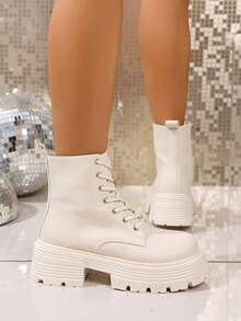 2025 Novos Botas de Motociclista com Salto Tratorado e Zíper Lateral para Outono/Inverno, Estilo Britânico para Mulheres