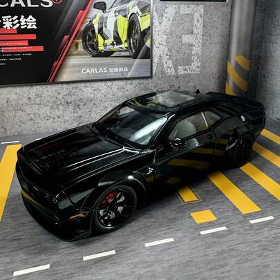 1:24 黑色金属压铸赛车模型，具有逼真的设计、声音和转向 - 适合年轻人收藏的完美玩具车、圣诞装饰和礼物