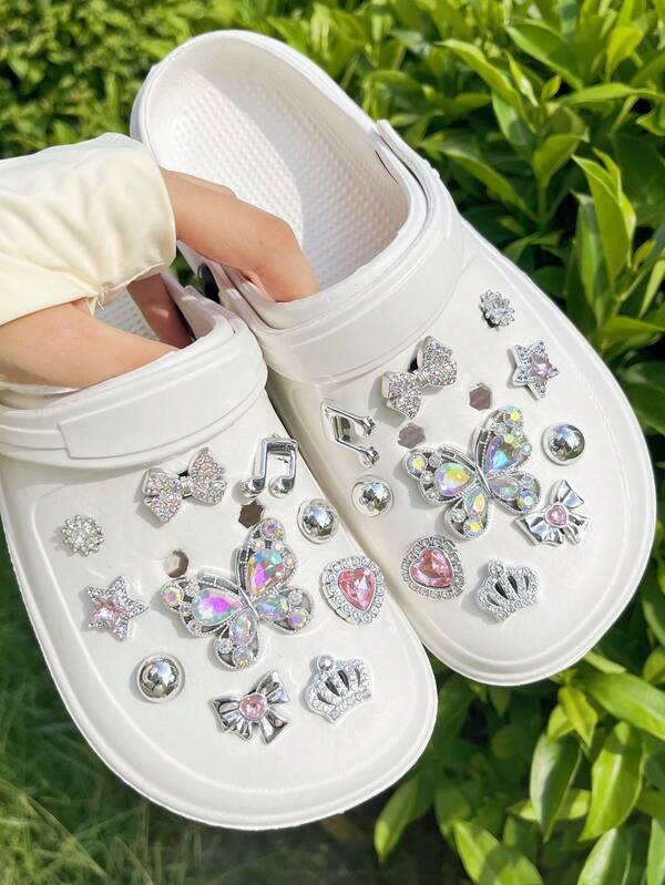 20 Stücke Silber Schmetterling Dekorationen, Silber Serie Schuh Accessoires, geeignet für perforierte Sandalen und Pantoffeln, toll als Urlaubsgeschenke