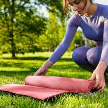 MUUK FITNESS Alfombrilla de Yoga 170 x 70 cm – Grosor 4 mm, Tapete para Yoga, Pilates, Fitness y Ejercicio, Antideslizante, Plegable y Fácil de Transportar, PVC Resistente y a Prueba de Agua, Ideal para Casa, Gimnasio, Parque o Viajes, Diseño Cómodo que Protege Articulaciones, Superficie Estable y Duradera para Relajación, Meditación y Estiramientos, Apta para Principiantes y Expertos. - Melón - Ver 6