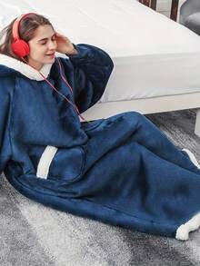 3/1 pieza Manta decorativa acogedora y oversize con mangas - Estilo contemporáneo, lavable a máquina, sudadera con capucha de felpa para hombres y mujeres, cómoda franela, imprescindible para Navidad, camisón, cálida y a prueba del frío, diseño cálido de franela, un conjunto cálido imprescindible para el otoño, perfecto para fiestas de decoración del hogar y regalos de Navidad. Decoración navideña, Navidad, Decoraciones navideñas para el hogar