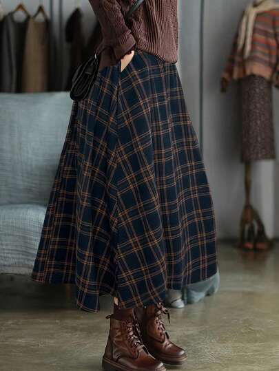 情人节春夏新款复古格纹半身裙，棕色高腰A字裙，中长款森林风百搭半身裙，修身显瘦，遮臀效果极佳。采用复古格纹设计，透气亲肤，不易变形。适合工作和日常穿着，是提升春夏衣橱格调的百搭单品。