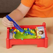 Gaming Pulgas Locas - Juego de Mesa con 1 Tablero, 36 Piezas de Colores y 3 Pinzas para 2 o 3 Jugadores a Partir de 4 años - Juego Pulgas Locas - Ver 4