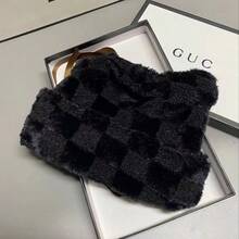 Gorro de invierno de felpa con orejas de gato estilo Y2K - Orejeras cálidas y a prueba de viento, ajuste elástico, patrón a cuadros blanco y negro, gorra de clima frío linda y de moda, accesorio de invierno, diadema divertida, gorro cálido y acogedor, imprescindible para entusiastas de la moda en invierno