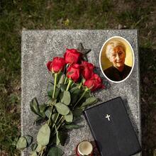 1pc Custom 2D Memorial Photo Headstone, Picture Grave Markers Cemetery Decorations Plaque No Fading, Easter Gifts Thanksgiving Gifts Christmas Gifts Mother's Day Gifts Father's Day Gifts Halloween Gifts Halloween Decorations Christmas Gifts