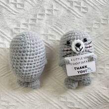 1pc Seal Hand-Woven Plush Doll Ornaments With Encouraging Words Can Be Given As Small Gifts To Friends And Family. Lovely Plush Doll Gift Design And Encouraging Words Are Very Warm And Sweet! These Lovely Dolls Will Always Be Your Friends, And They Will Make You Feel Relaxed And Happy!