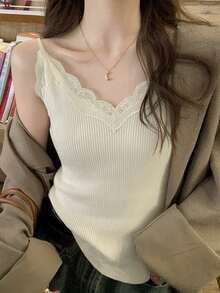 女士蕾丝吊带背心，V领蕾丝拼接针织上衣，适合返校季穿着