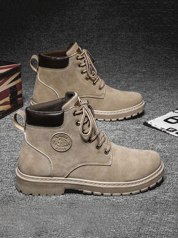 Men's New Outdoor Boots, Spring/Autumn 2025, Thick Sole Hiking Shoes, Versatile Short Boots, British Style Work Boots, High-Top Shoes, Retro British Style Hiking Boots, Black Leather Boots (Run Small By One Size)