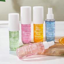 1 pièce Brume de collection brésilienne de 90 ml, édition limitée, assainisseur d'air d'aromathérapie pour intérieur et extérieur, parfum à couches multiples pour un état de bien-être prolongé, avec des notes fraîches, charmantes et élégantes de vanille, noix de coco, fleurs, fruits, agrumes, bois, aquatique et océanique. Idéal pour les rendez-vous, les fêtes, les rassemblements, les voyages, la maison, l'hôtel, le bureau, et comme cadeau pour la famille, les proches et les amis.