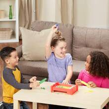 Gaming Pulgas Locas - Juego de Mesa con 1 Tablero, 36 Piezas de Colores y 3 Pinzas para 2 o 3 Jugadores a Partir de 4 años - Juego Pulgas Locas - Ver 10