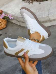 2025 Novos Tênis Casuais Leves e Planos para Outono, Versáteis Sapatos Brancos para Mulheres