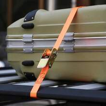 Tensor de trinquete de correa de carga, tensor de fijación de vagón de carga para transportar equipaje y mercancías, para uso en exteriores y camping. La cinta está hecha de poliéster, la cabeza de tensado y fijación está hecha de aleación de zinc, el ancho de la cinta es de 2,5 cm y se puede usar varias veces.