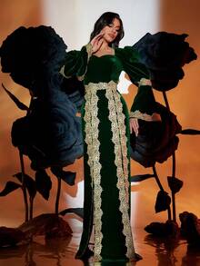 绿色天鹅绒长喇叭袖连衣裙，配金色蕾丝边和开衩，修身长裙 - 綠色 - 查看 5