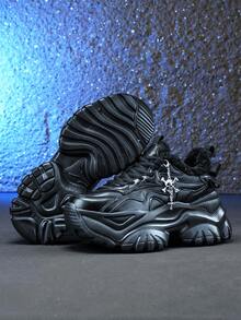 Botas de Neve para Inverno Femininas, Altura Aumentada em 7CM, Tênis Casuais da Moda com Elementos de Halloween - Cruz Gótica 3D, Caveira, Encantos Decorativos Metálicos Prateados Brilhantes, Sola Grossa de EVA Plataforma de Salto Alto, Leve, Absorvente de Choque, Antiderrapante, Bico Redondo, Cadarço, Botas de Neve com Cunha para Faculdade, Adolescentes, Uso Diário, Encontros, Academia, Escritório, Outono/Inverno