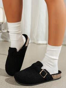 女士时尚新款毛绒一脚蹬拖鞋，单扣，舒适适合室内外度假休闲穿着，百搭平底凉鞋 - 黑色 - 查看 2