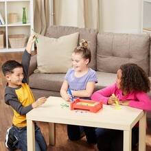 Gaming Pulgas Locas - Juego de Mesa con 1 Tablero, 36 Piezas de Colores y 3 Pinzas para 2 o 3 Jugadores a Partir de 4 años - Juego Pulgas Locas - Ver 11