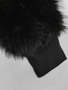 宽松版型黑色仿皮草大衣，复古仿狐狸毛外套 - 经典复古风冬季单品。采用逼真的仿皮草材质制成 - 黑色 - 查看 6