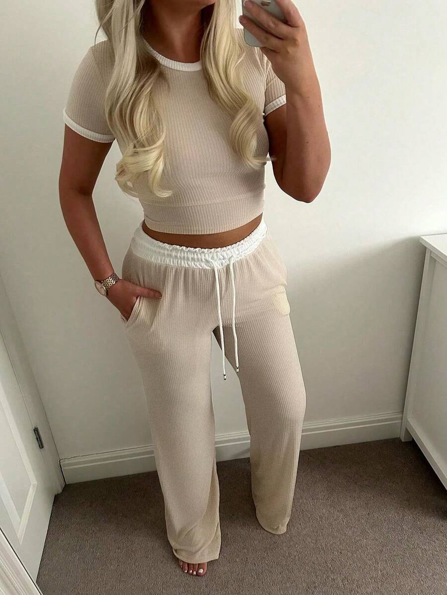 Bộ đồ dệt kim ôm dáng mùa hè dành cho nữ, trang phục thanh lịch phù hợp cho thể thao, tập thể dục, tiệc tùng, bao gồm áo tay ngắn ôm dáng và quần ống đứng.