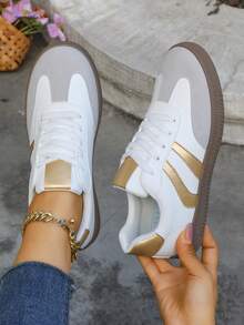 2025 Novos Tênis Casuais Leves e Planos para Outono, Versáteis Sapatos Brancos para Mulheres