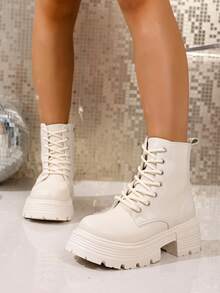 2025 Novos Botas de Motociclista com Salto Tratorado e Zíper Lateral para Outono/Inverno, Estilo Britânico para Mulheres