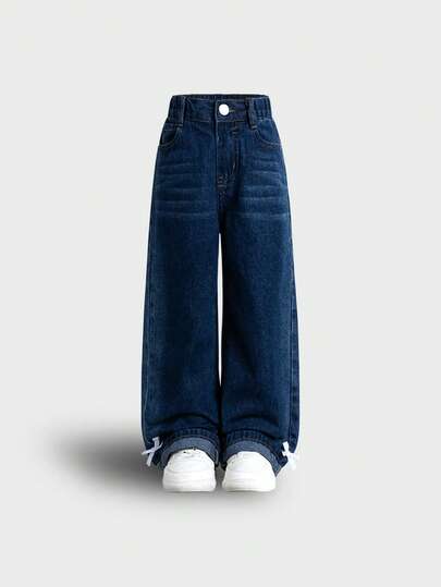 年轻女孩可爱时尚深色水洗阔腿牛仔裤，配有侧蝴蝶结装饰和松紧腰带