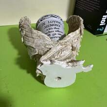 1 قطعة إناء بتصميم أجنحة الملاك مع قاعدة، ديكور للقبر، هدية تذكارية للأحباء الراحلين، مناسب للمقبرة والحديقة والمروج - يمكن وضع الزهور الطبيعية أو الاصطناعية فيه